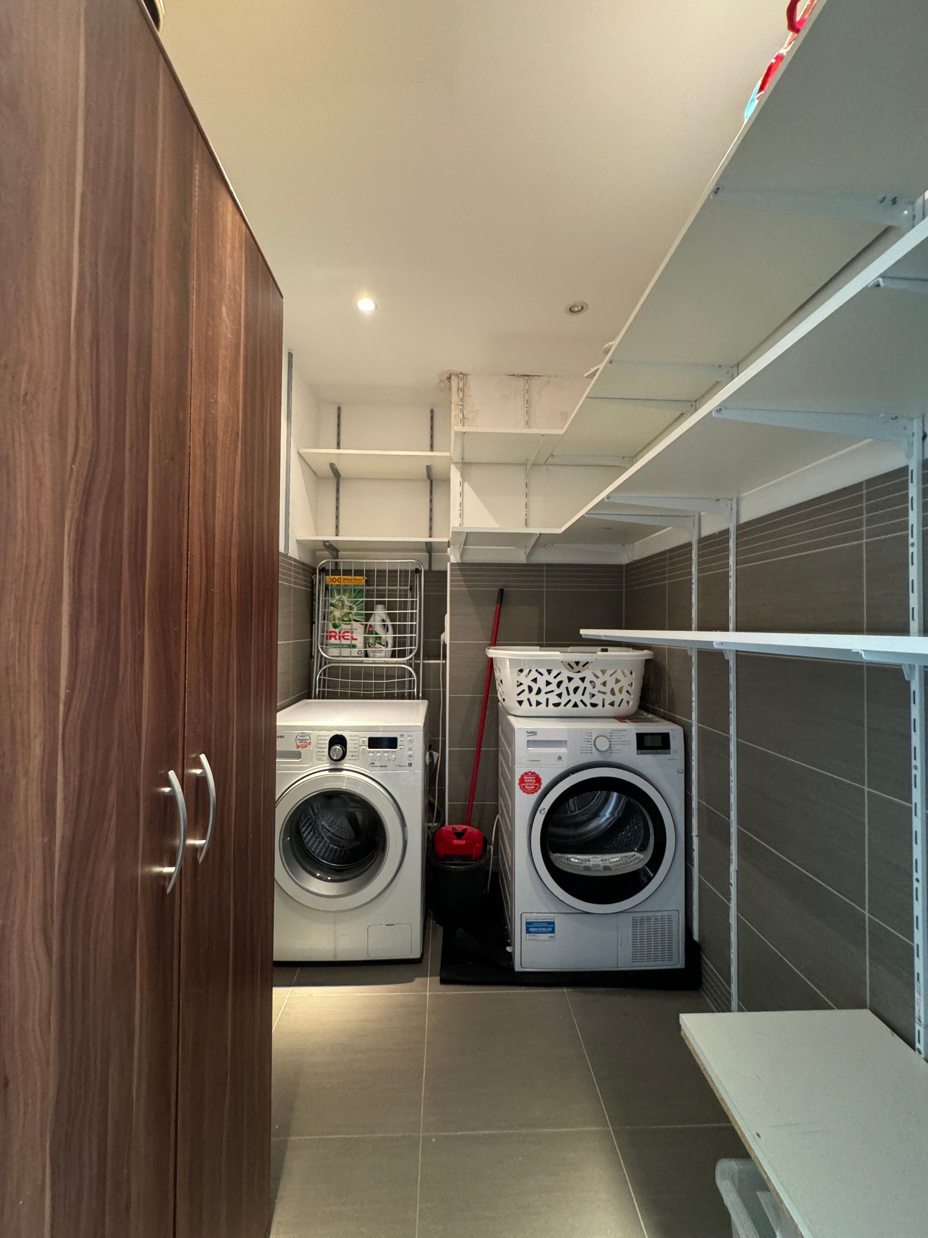 Spacious 3-Bedroom House With Under-Floor Heating, Private Garden & Parking – Easy Access From Subwa - 3