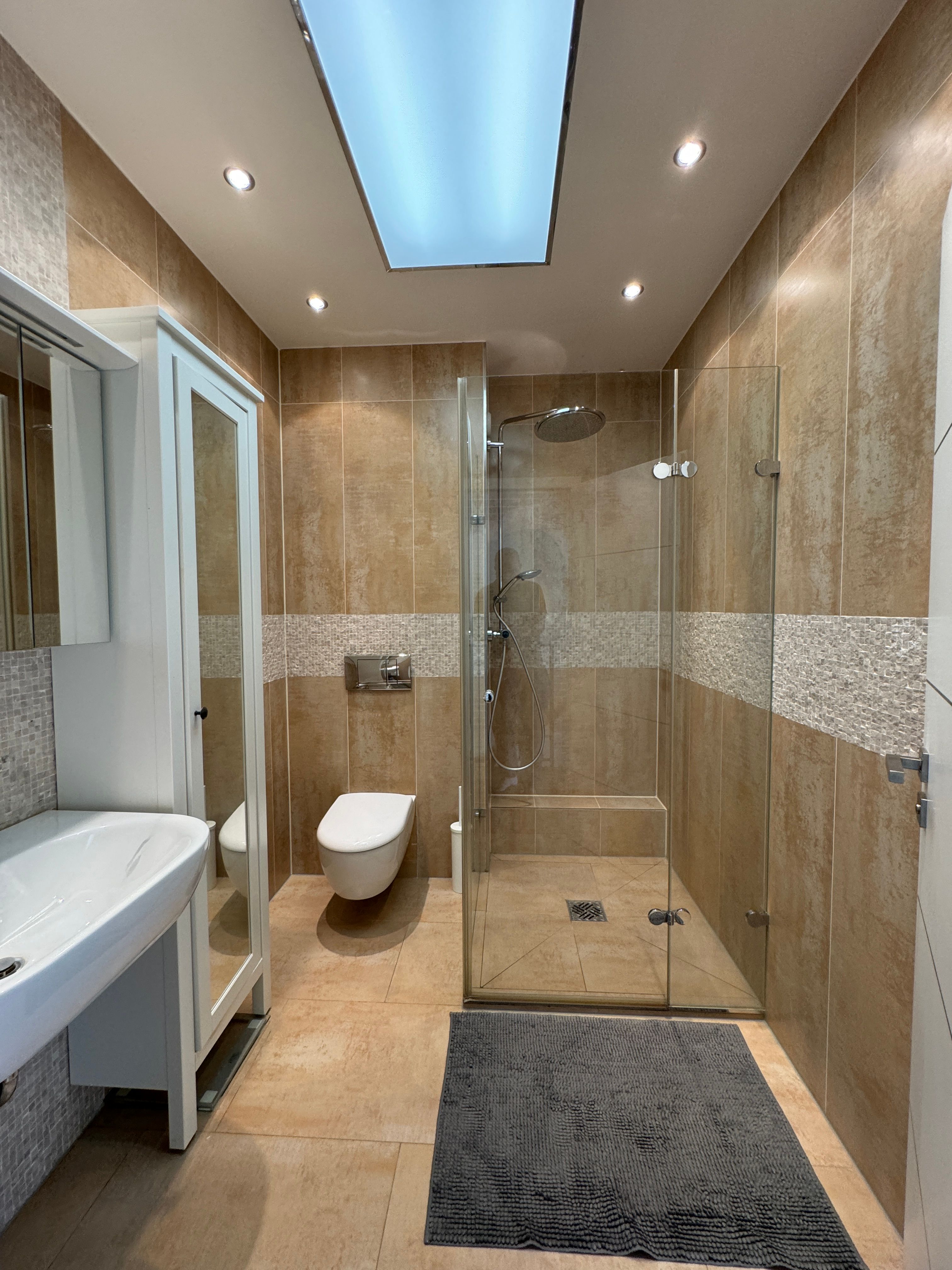 Spacious 3-Bedroom House With Under-Floor Heating, Private Garden & Parking – Easy Access From Subwa - 26
