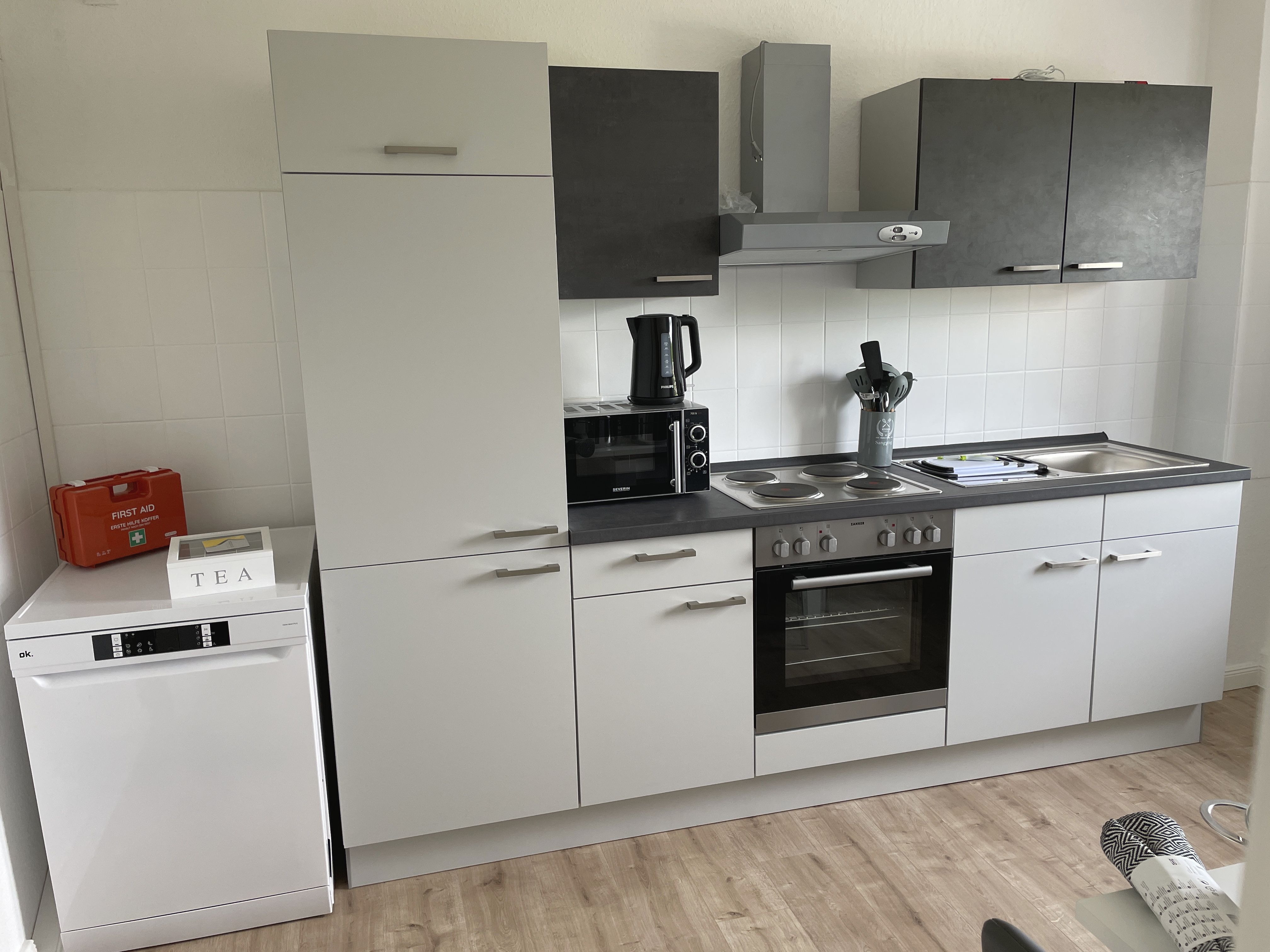 Central 82m² | Modern & Stylish | Perfect For 4 | Parking Inclusive - 3