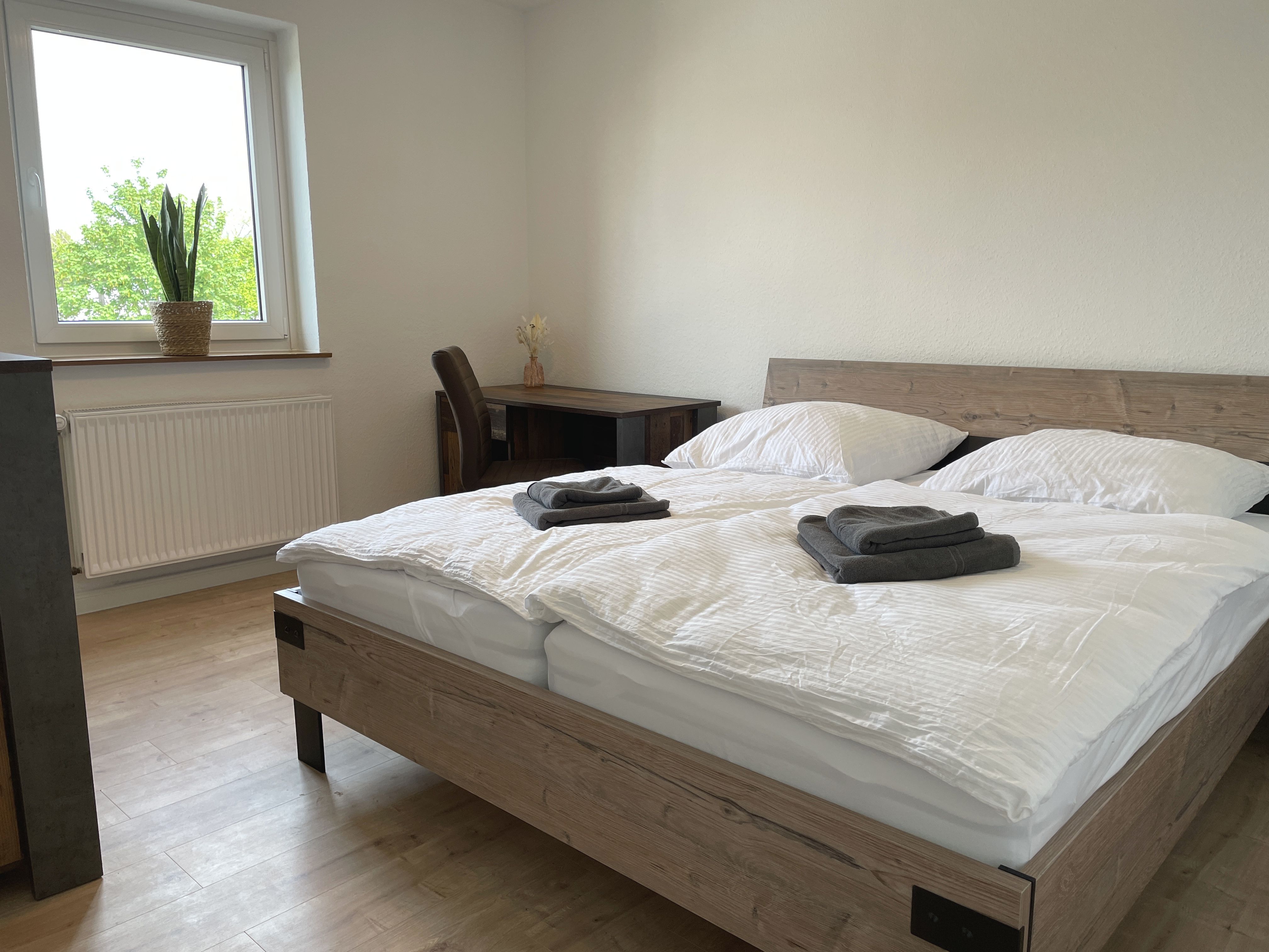 Central 82m² | Modern & Stylish | Perfect For 4 | Parking Inclusive - 5
