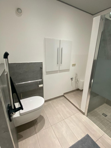 Voll ausgestattete 3-Zimmer-Wohnung mit Riesenbalkon & Küche