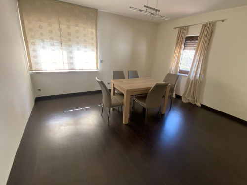 Voll ausgestattete 3-Zimmer-Wohnung mit Riesenbalkon & Küche