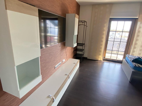 Voll ausgestattete 3-Zimmer-Wohnung mit Riesenbalkon & Küche - Gallery - 6