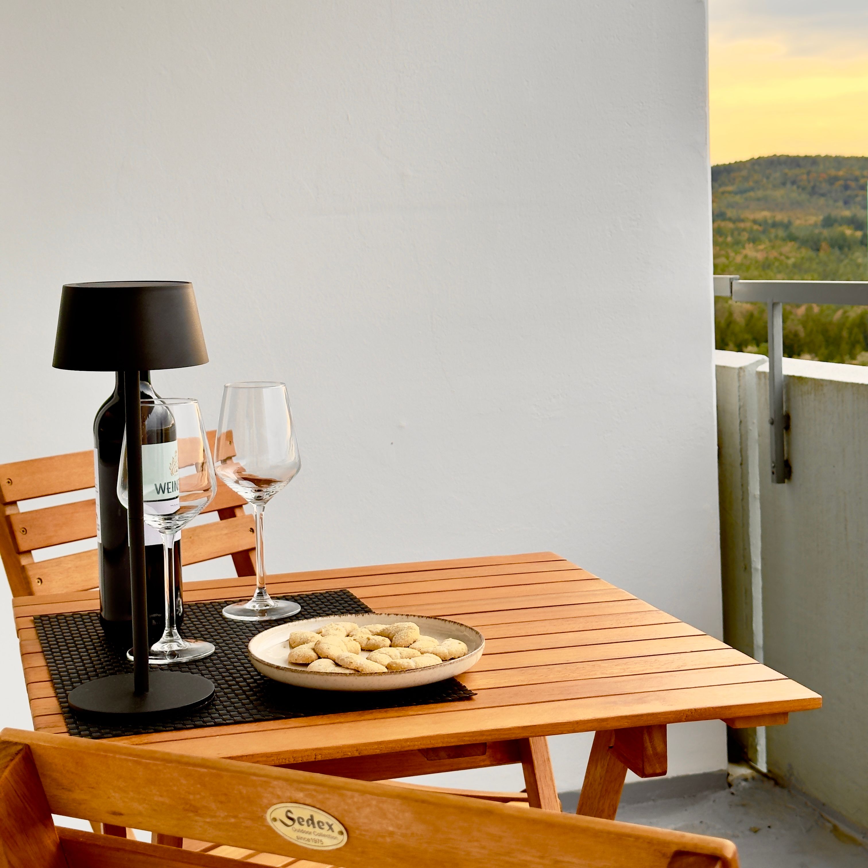 M&D Apartments Near Stadium With Air Conditioning – Netflix – Kitchen – Sunset View – Balcony - 2