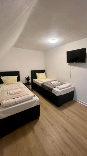 Modern Top-Floor Apartment for up to 4 People in Neumünster - Gallery - 8