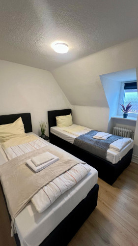 Modern Top-Floor Apartment for up to 4 People in Neumünster - Gallery - 7