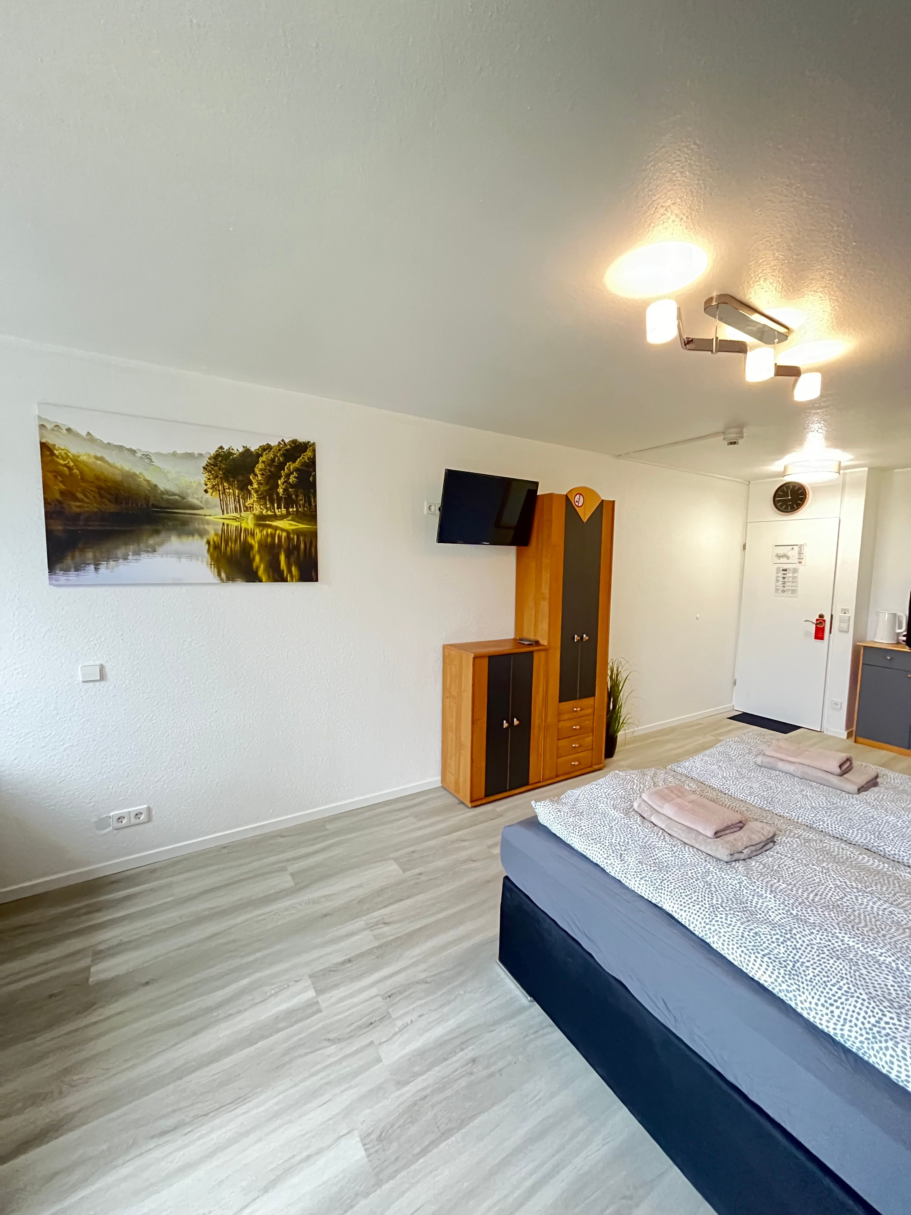 New Apartment In Graf Eberhard Hotel With Boxspring Bed - New apartment in Graf Eberhard Hotel with Boxspring bed - Gallery - 16