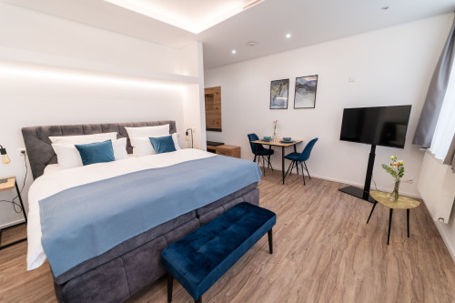 Apartment 03, Bright & lovingly furnished apartment in Bad Urach with a view of the market square