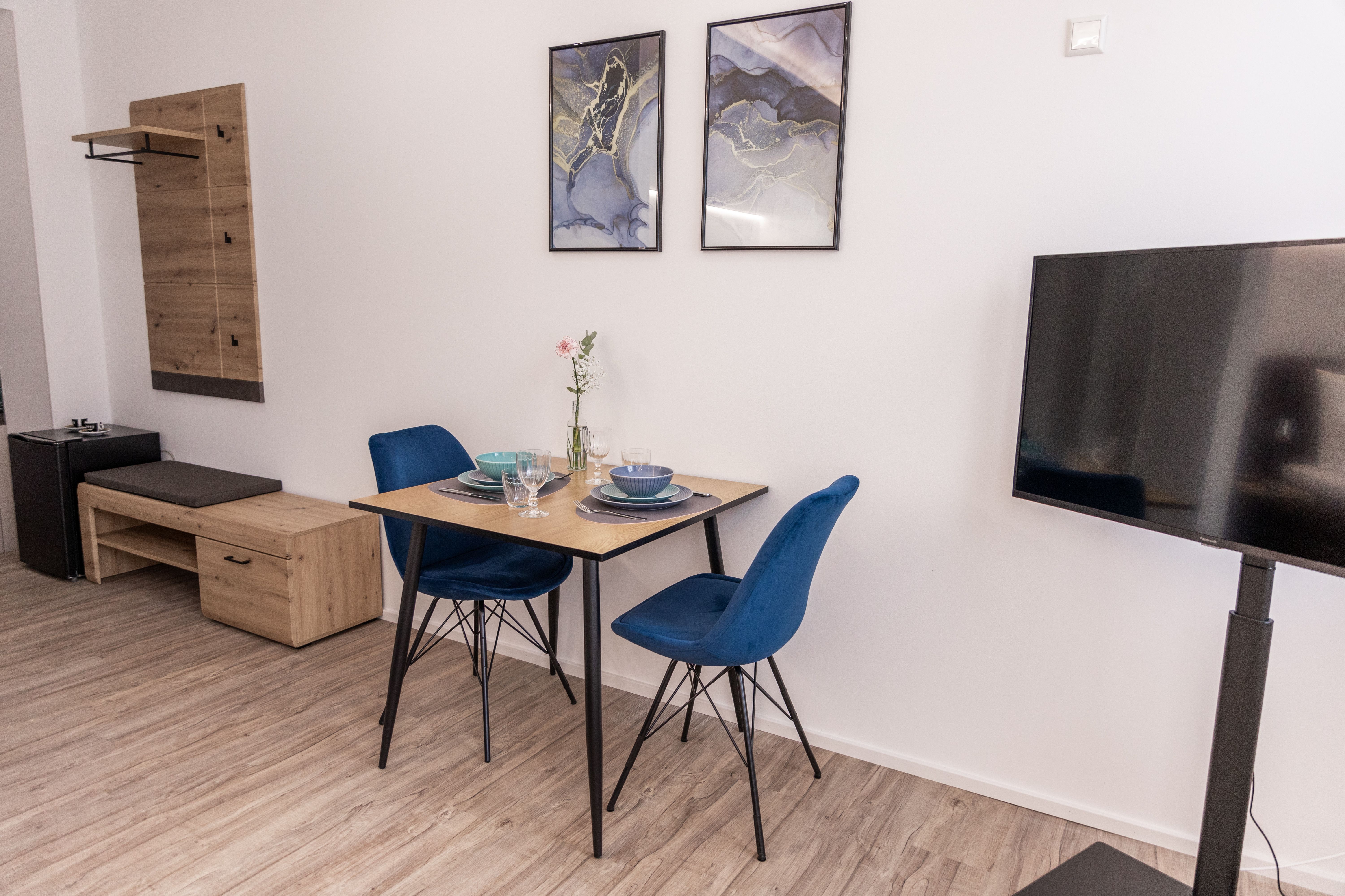 Apartment 03, Bright & Lovingly Furnished Apartment In Bad Urach With A View Of The Market Square - 2