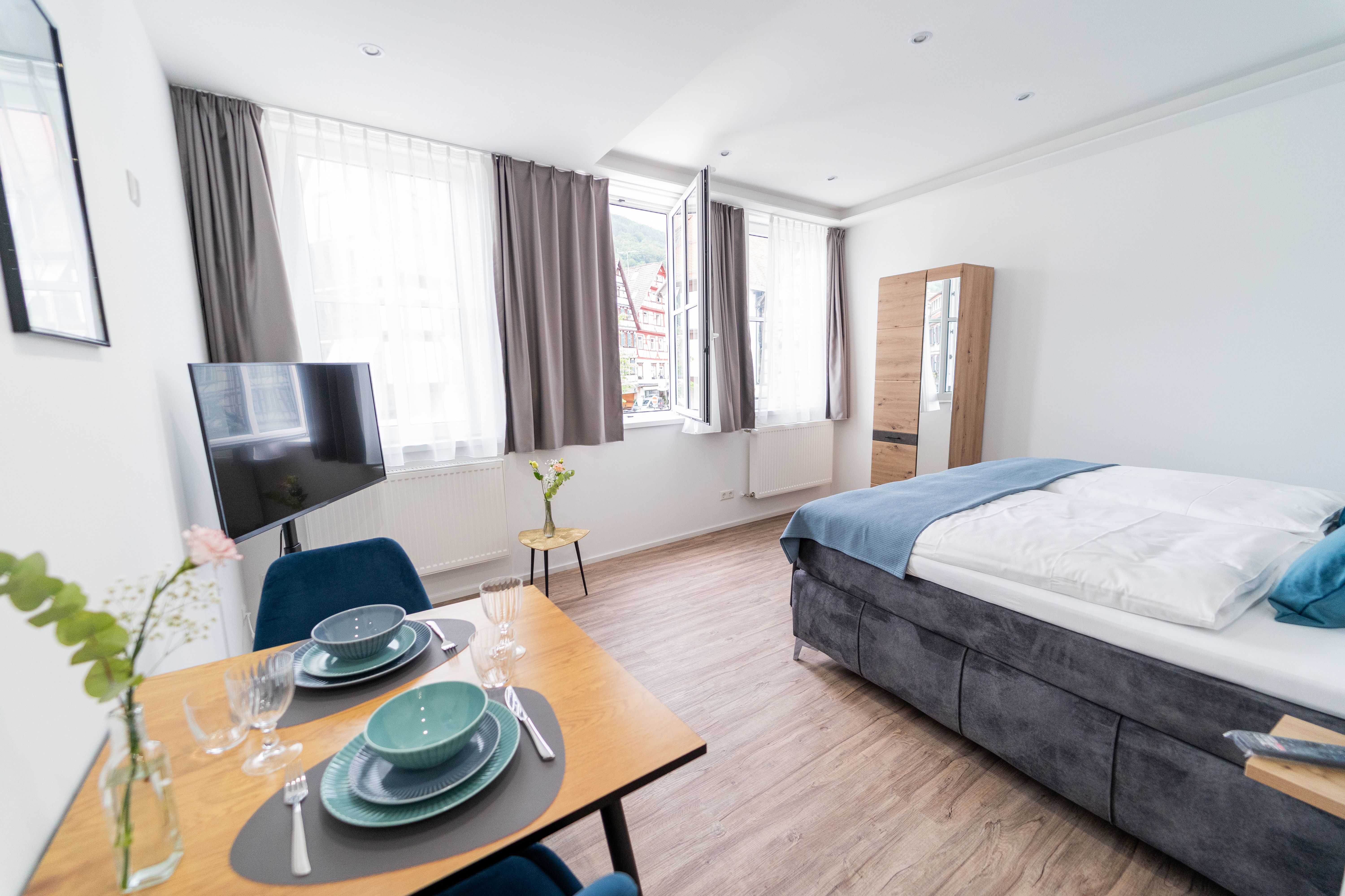 Apartment 03, Bright & Lovingly Furnished Apartment In Bad Urach With A View Of The Market Square - 7