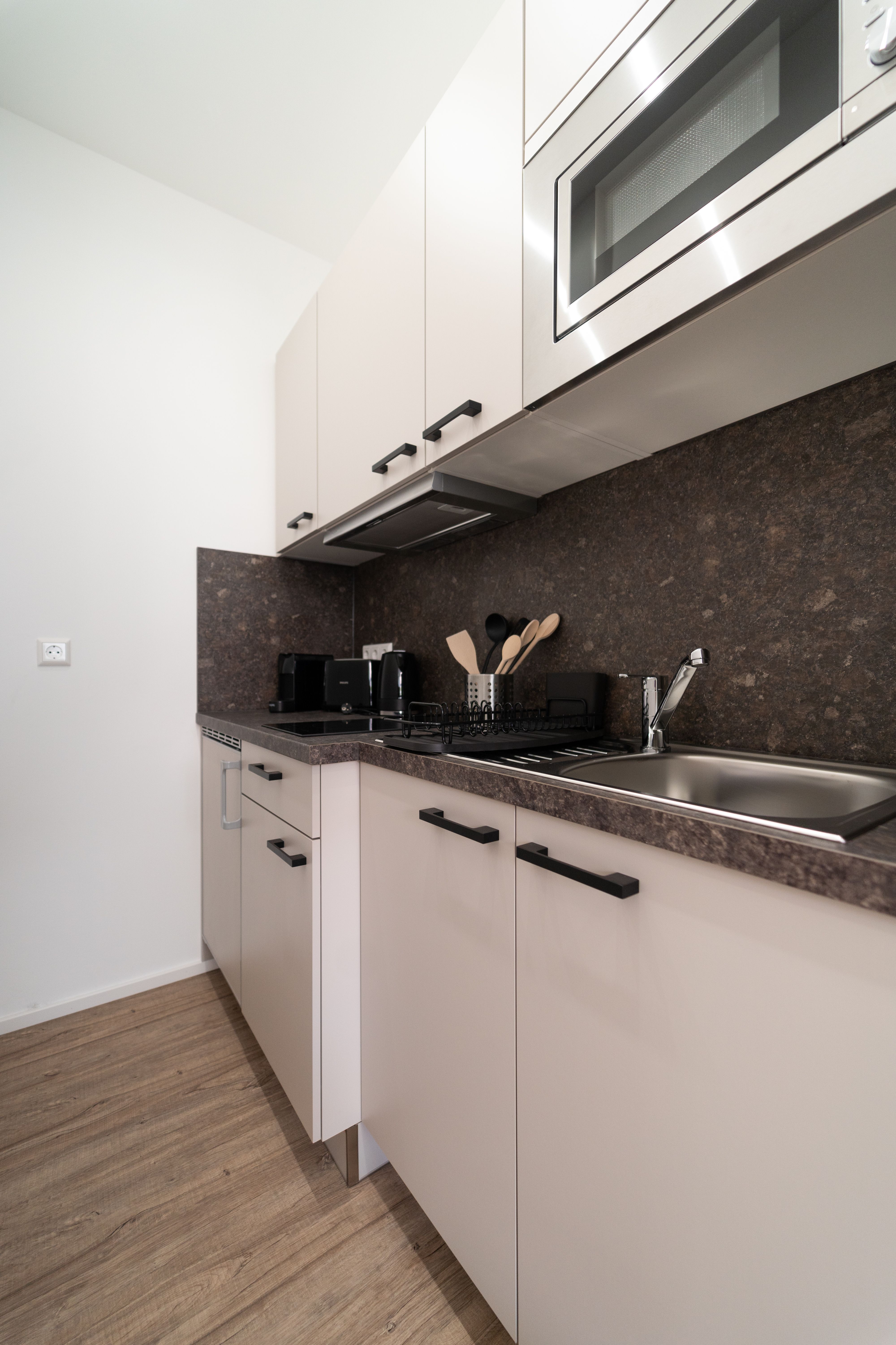 Apartment 06, Quiet And Stylish Studio Apartment With A View Of The Market Square In Bad Urach - 1
