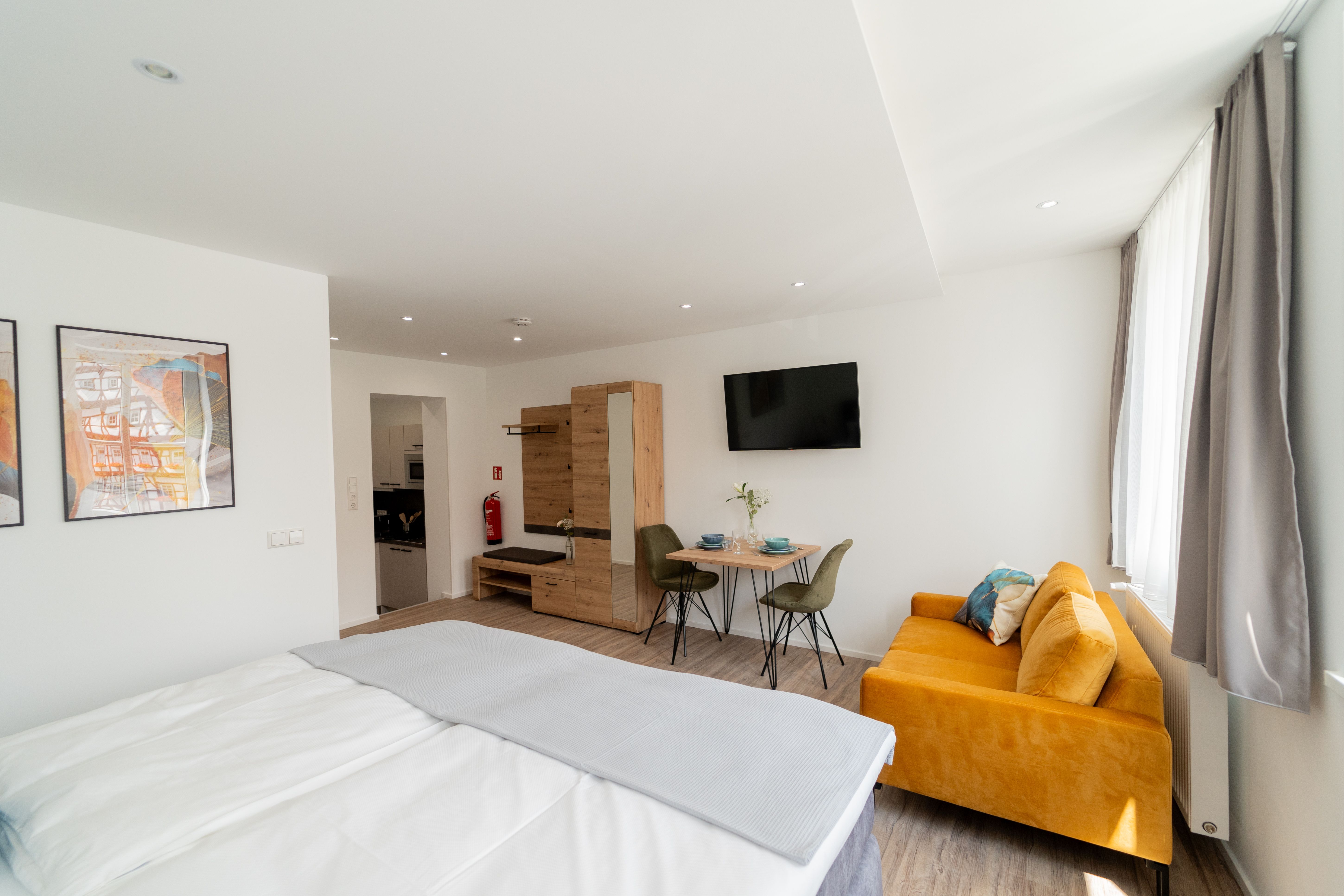 Apartment 06, Quiet And Stylish Studio Apartment With A View Of The Market Square In Bad Urach - 6