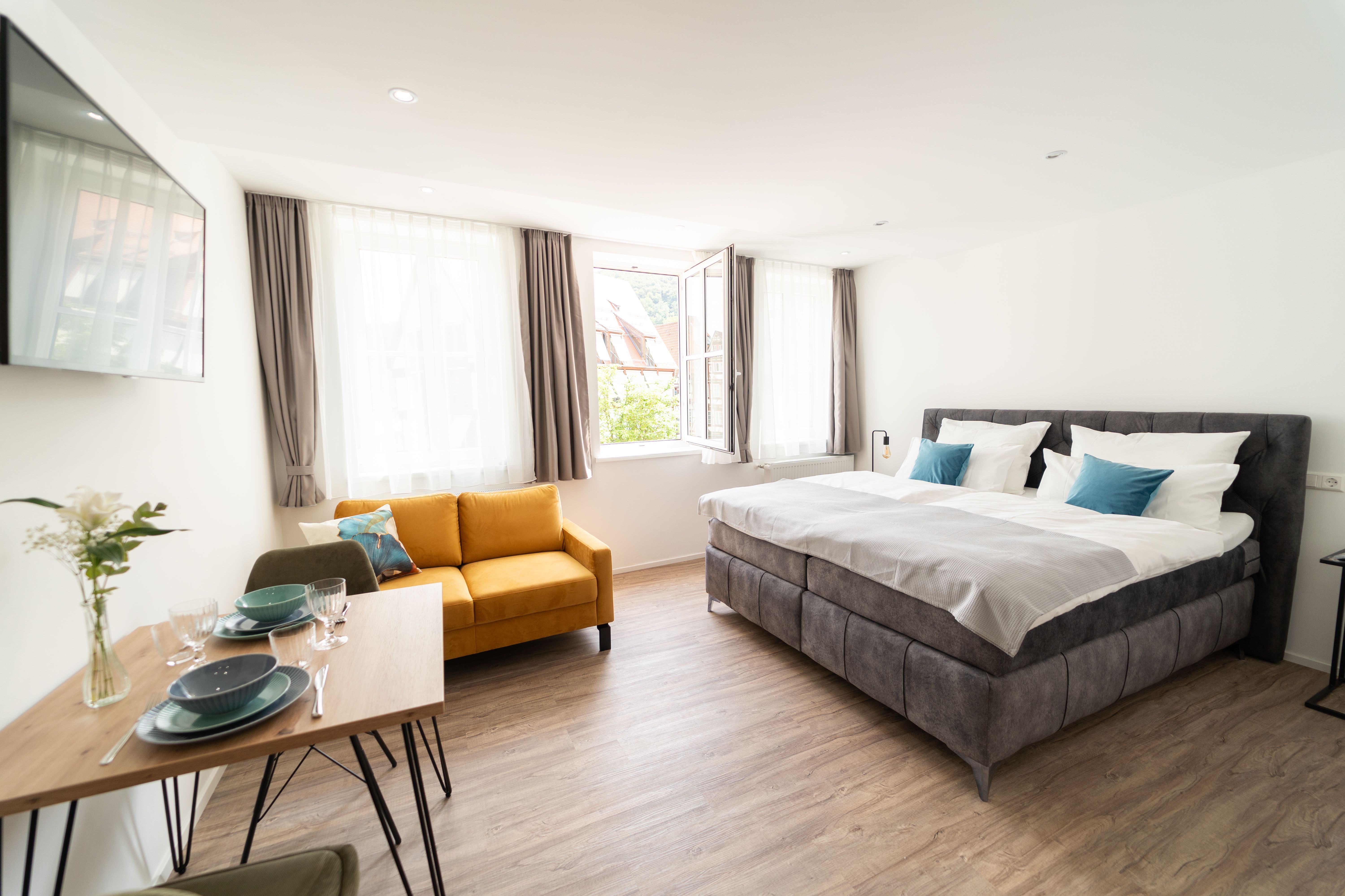 Apartment 06, Quiet And Stylish Studio Apartment With A View Of The Market Square In Bad Urach - 9