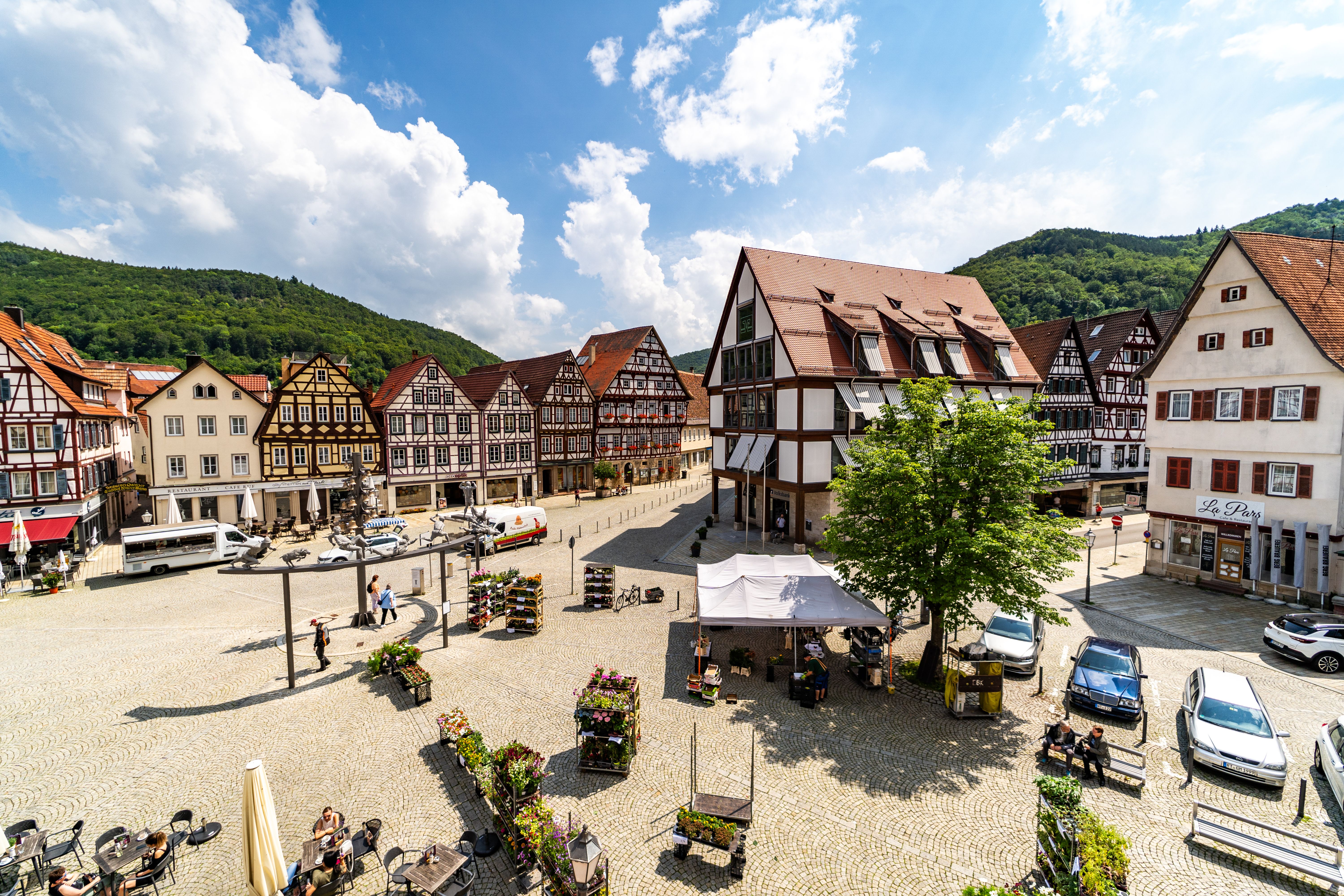 Apartment 06, Quiet And Stylish Studio Apartment With A View Of The Market Square In Bad Urach - 5