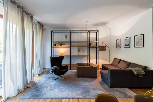 66769290120251001085617AM