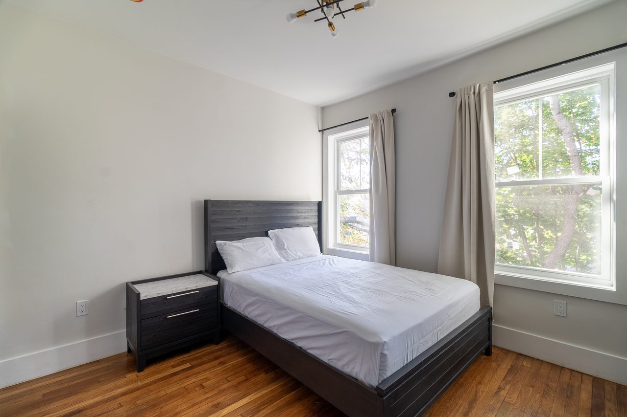  #1900: Roxbury - Queen Bedroom C  -  #1900: Roxbury  - Gallery -  10