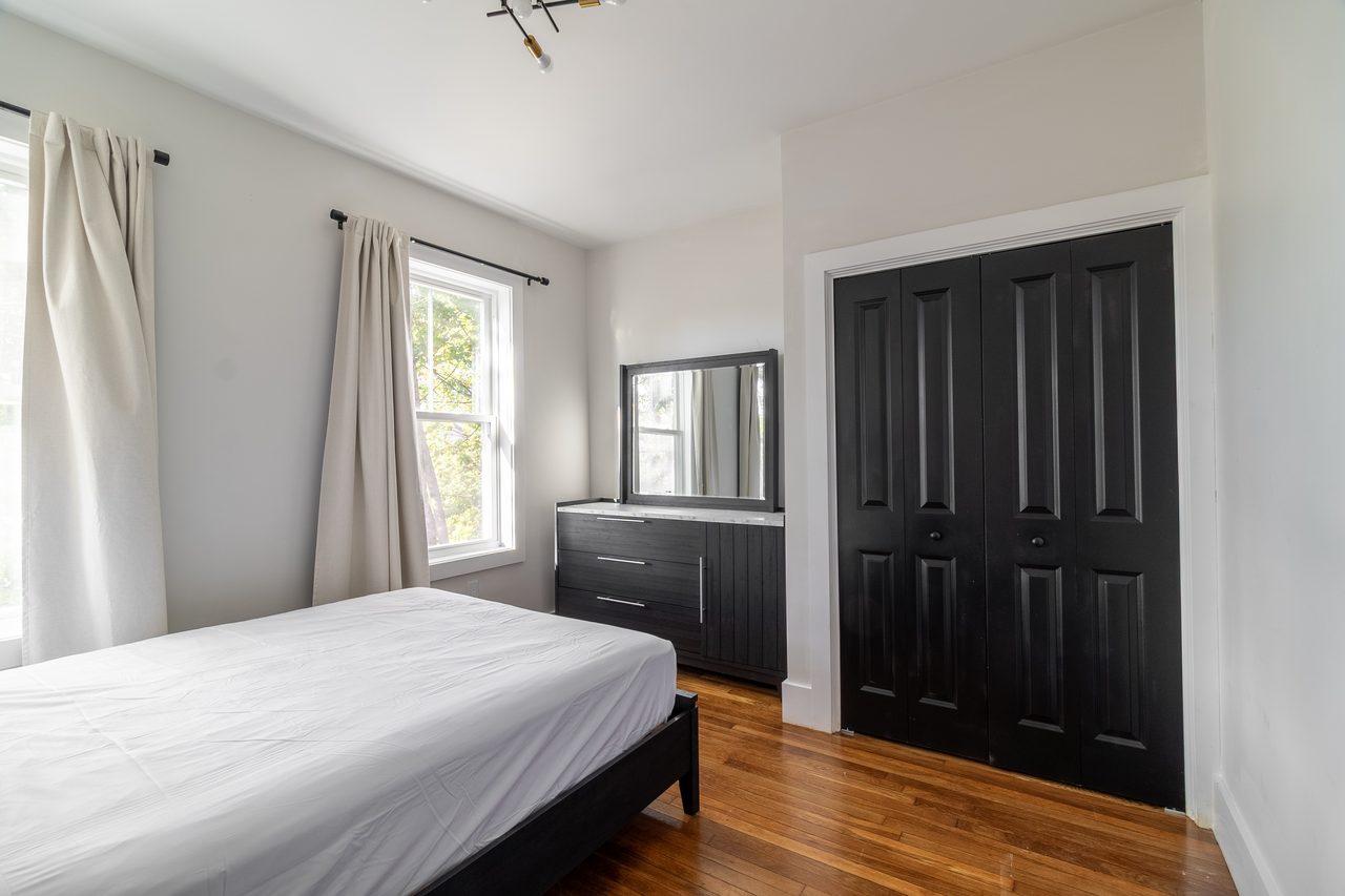  #1900: Roxbury - Queen Bedroom C  -  #1900: Roxbury  - Gallery -  12