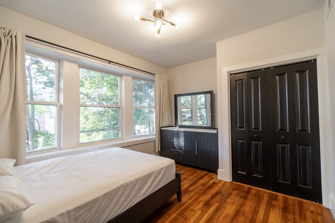  #1900: Roxbury - Queen  Bedroom E  -  #1900: Roxbury  - Gallery -  11