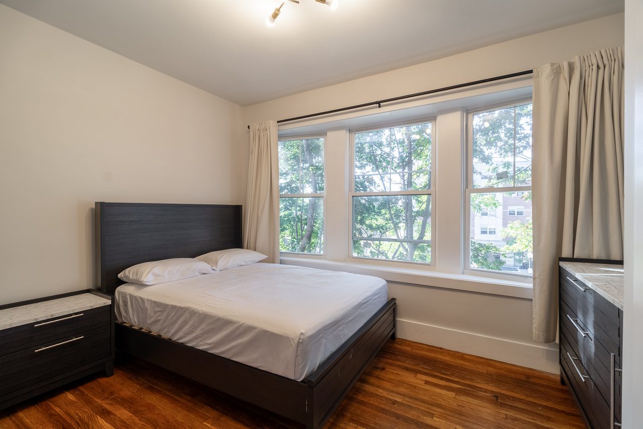  #1900: Roxbury - Queen  Bedroom E  -  #1900: Roxbury  - Gallery -  9