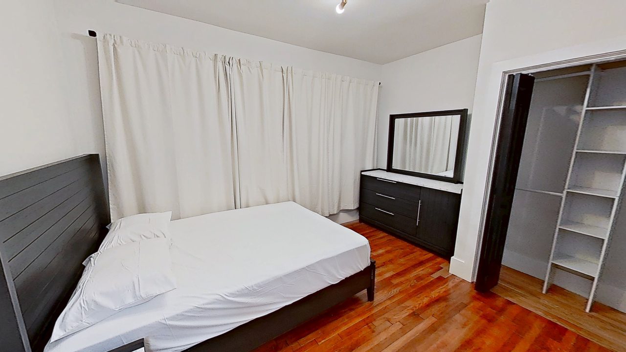 #1900: Roxbury - Queen  Bedroom E  -  #1900: Roxbury  - Gallery -  1