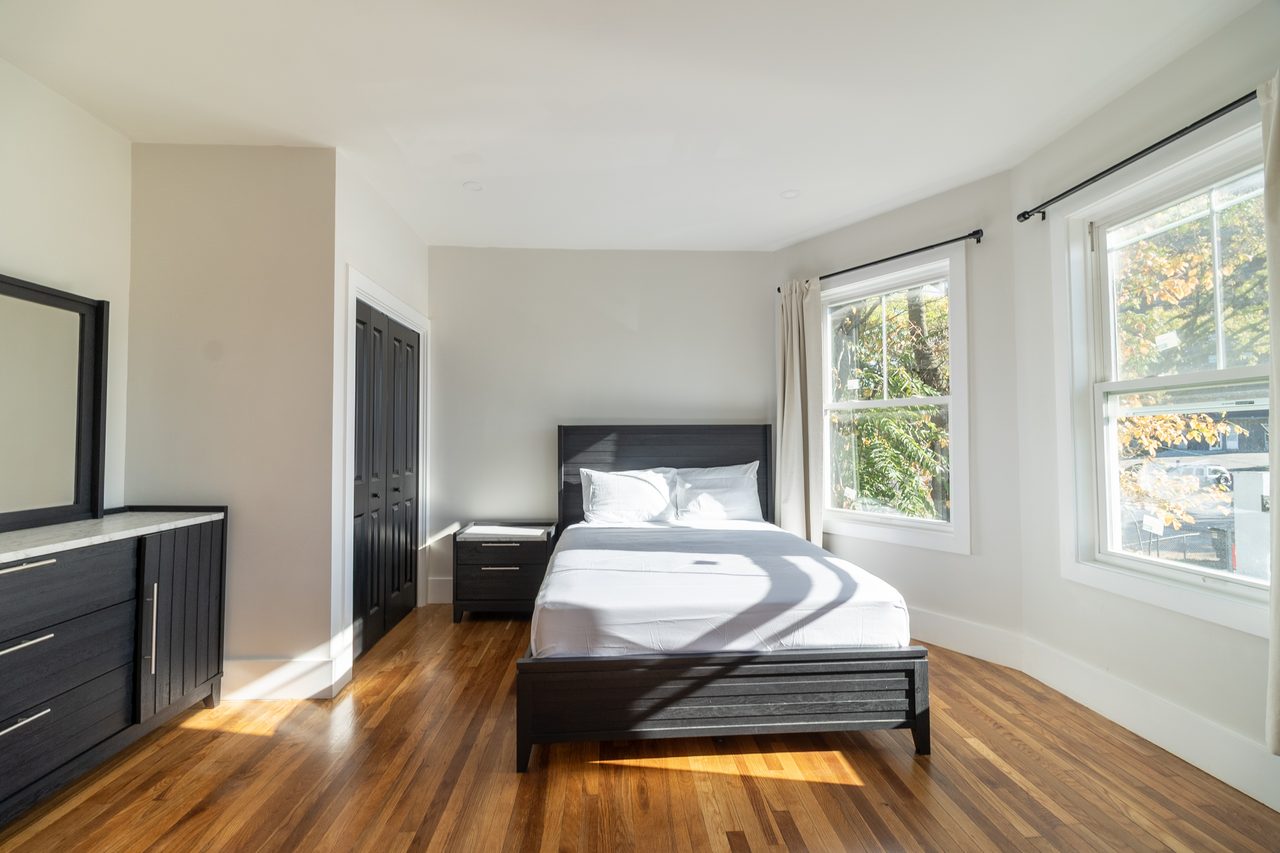  #1900: Roxbury - Queen Bedroom A  -  #1900: Roxbury  - Gallery -  10