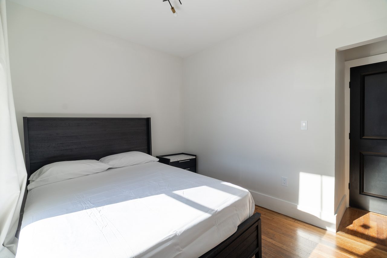  #1900: Roxbury - Queen Bedroom B  -  #1900: Roxbury  - Gallery -  2