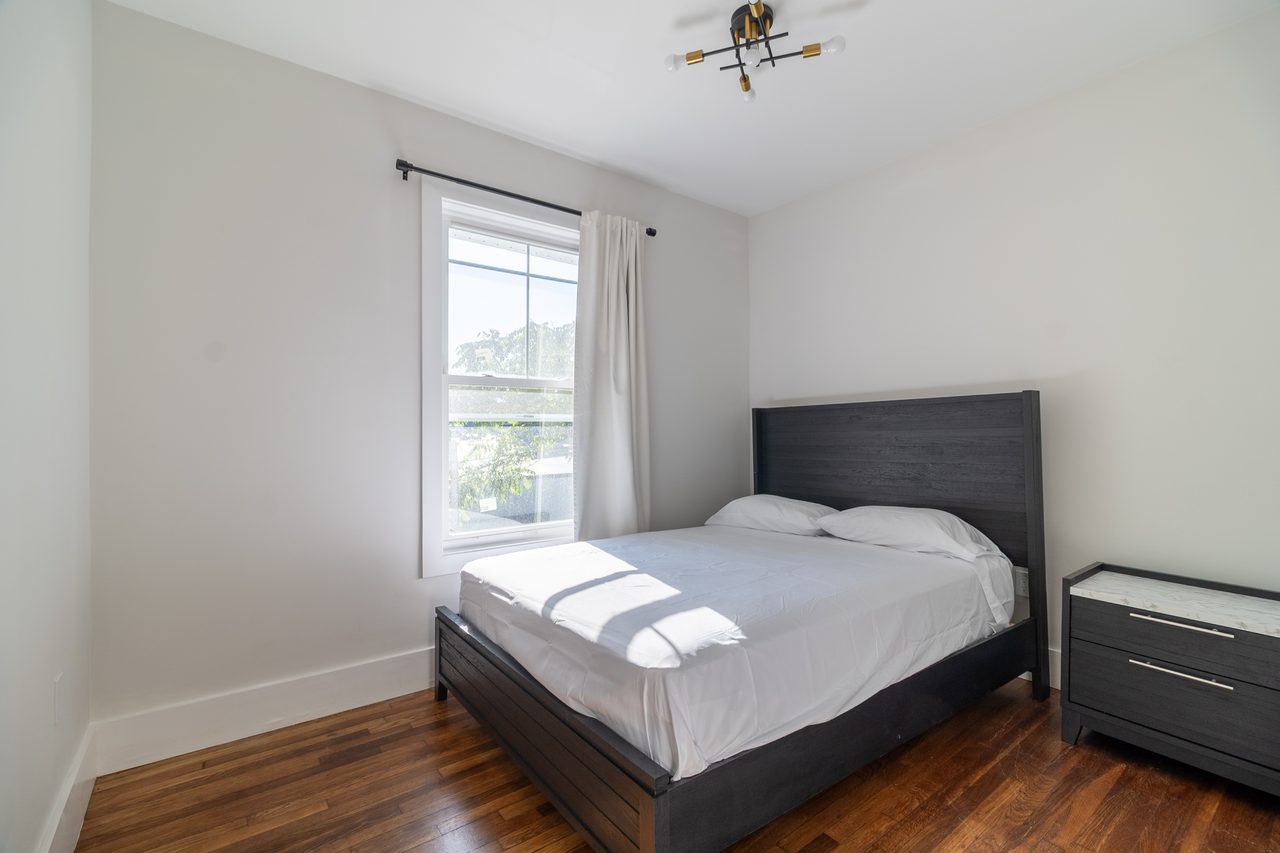  #1900: Roxbury - Queen Bedroom B  -  #1900: Roxbury  - Gallery -  1
