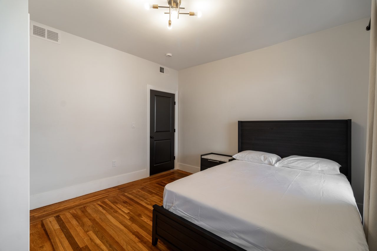  #1900: Roxbury - Queen Bedroom D  -  #1900: Roxbury  - Gallery -  2
