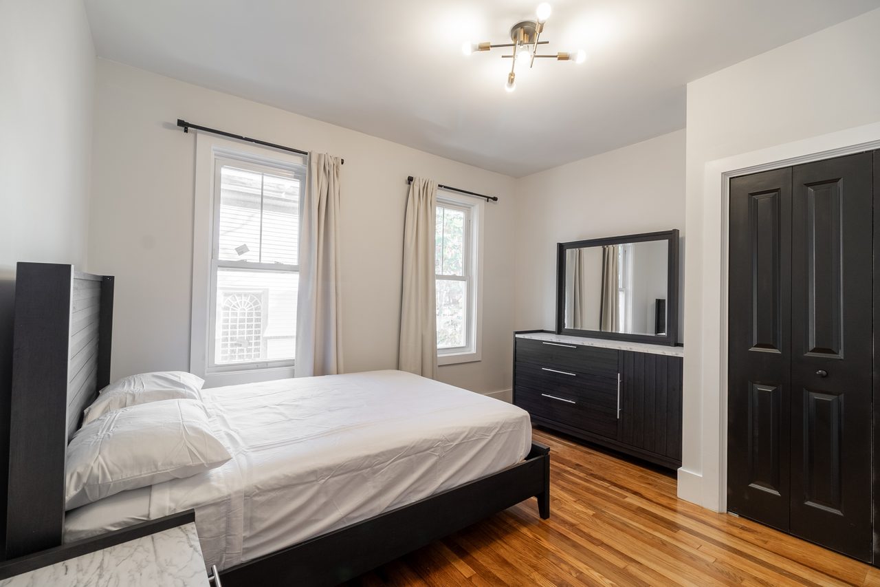  #1900: Roxbury - Queen Bedroom D  -  #1900: Roxbury  - Gallery -  4