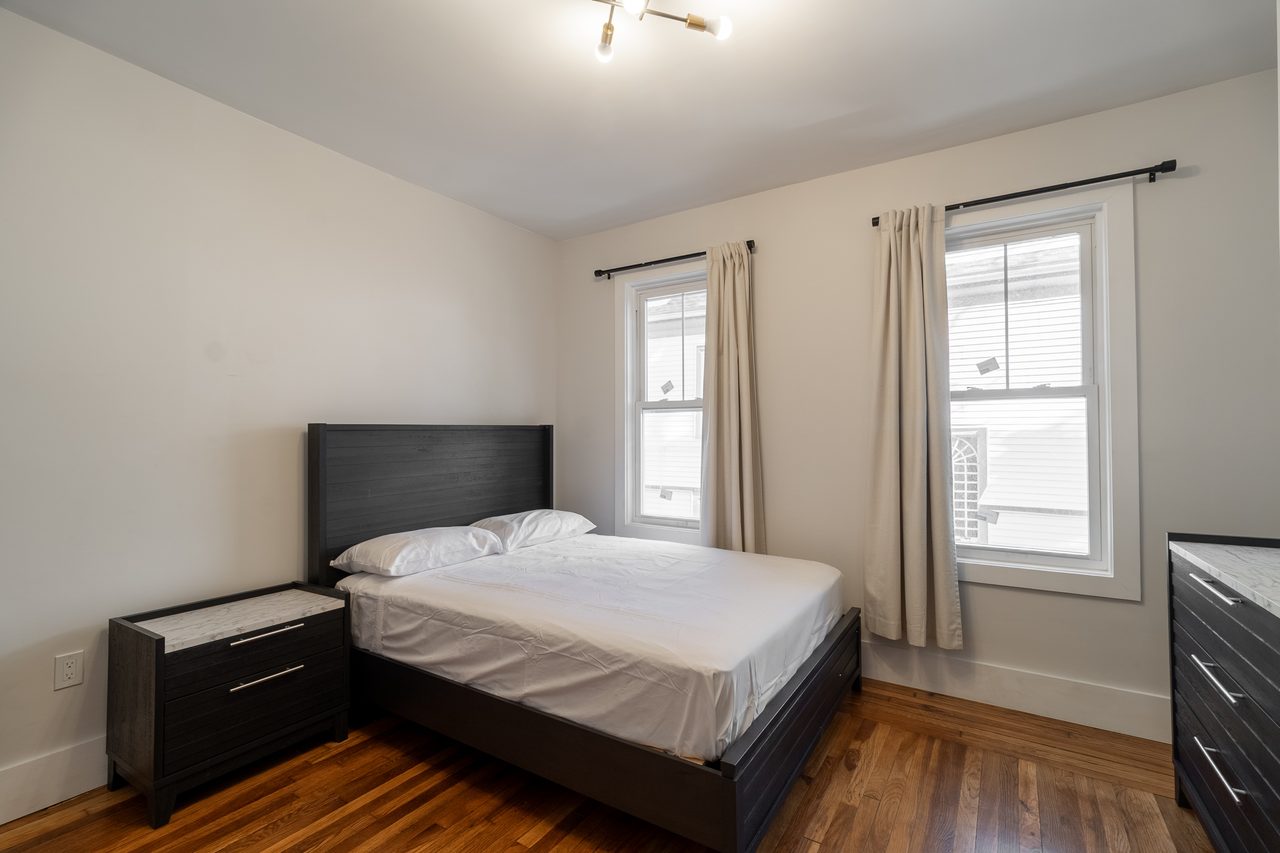  #1900: Roxbury - Queen Bedroom D  -  #1900: Roxbury  - Gallery -  1