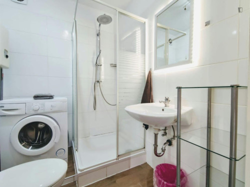 Tasteful 1-bedroom apartment in Ruhrallee Ost - Gallery - 6