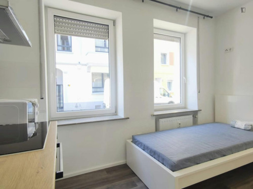 Neat studio near Schützenstraße metro station