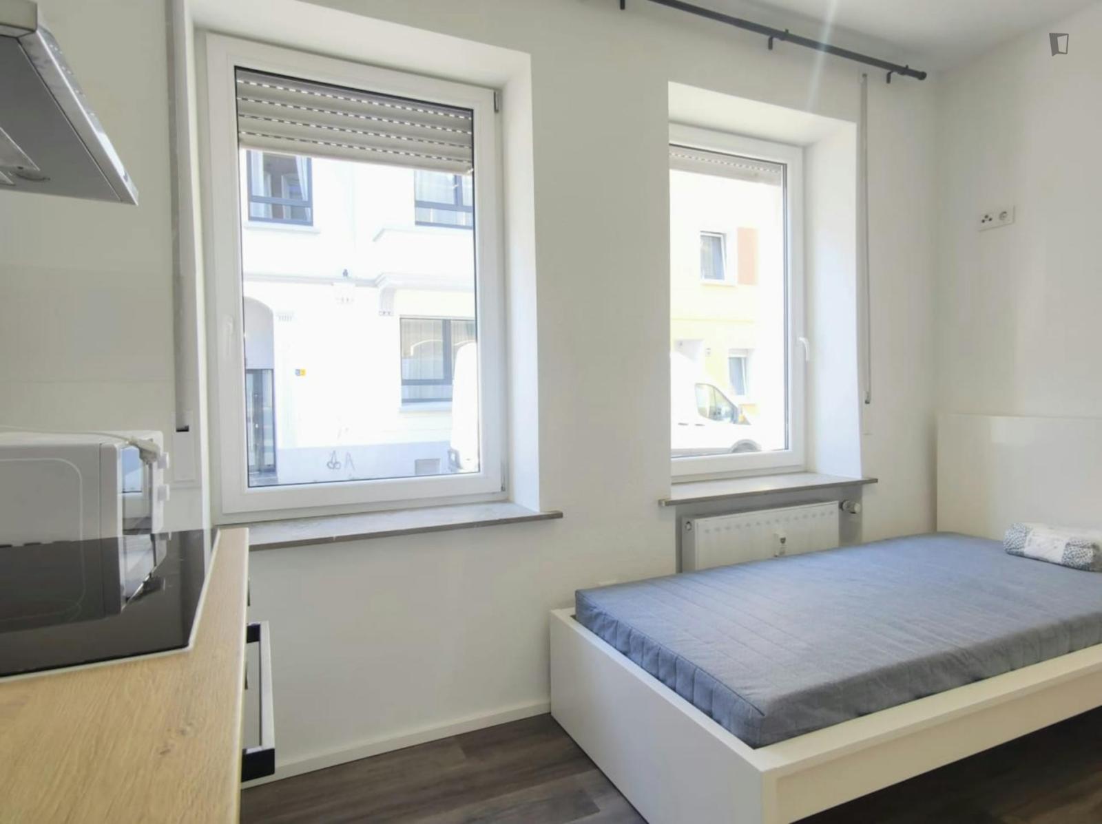 Neat Studio Near Schützenstraße Metro Station - Neat studio near Schützenstraße metro station - Gallery - 1