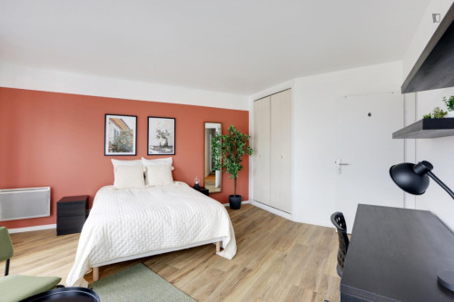 Move into this spacious 18 m² bedroom - CBV06