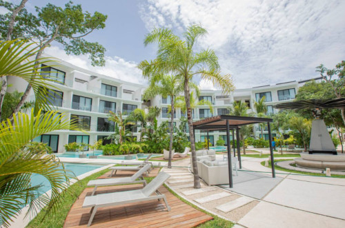 Stunning Luxury Complex w/ Private Terrace + Pool near convenience stores