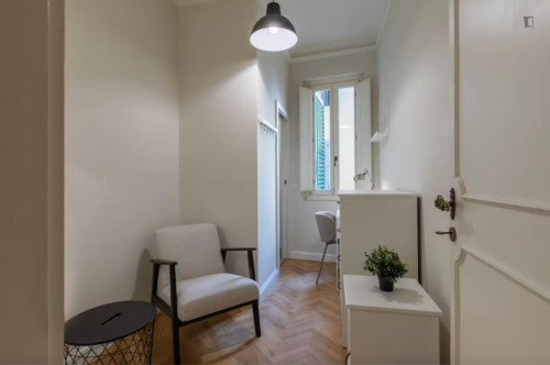 Single Bedroom with Private Bathroom in Florence