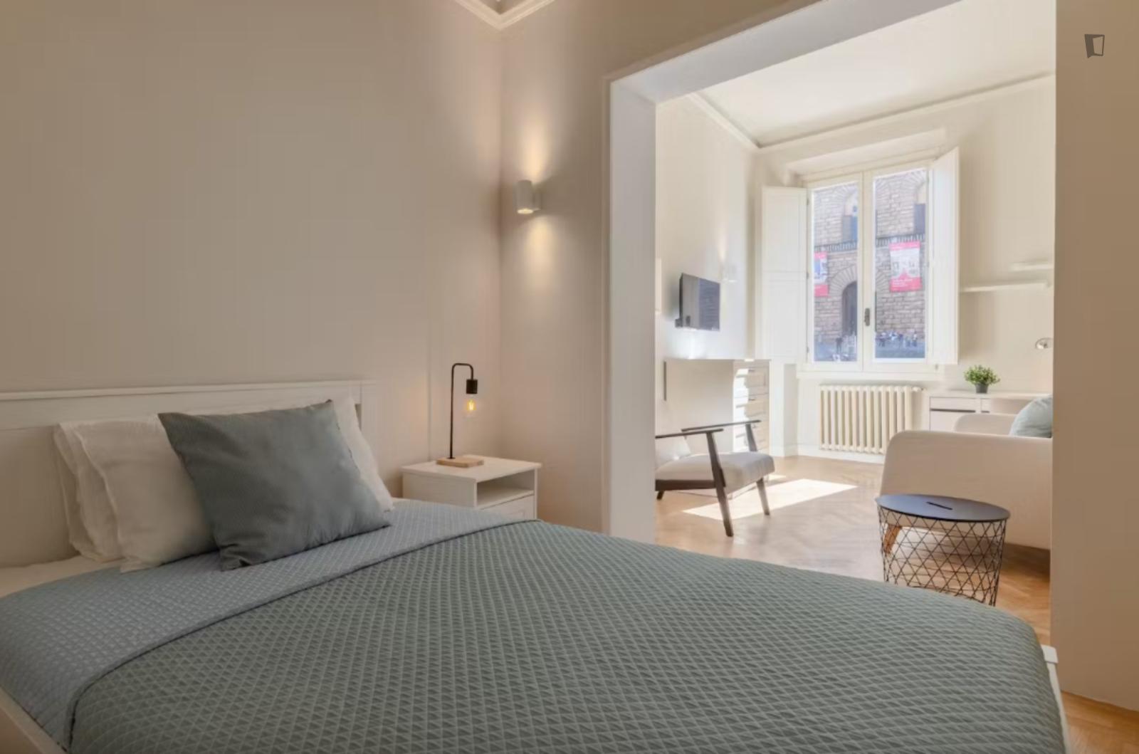 Spacious Bedroom In Florence - 1