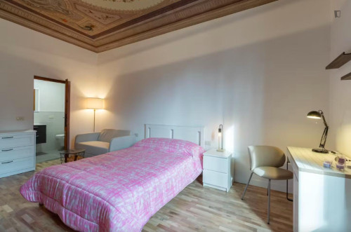 Bedroom with Private Bathroom in Florence - Gallery - 6