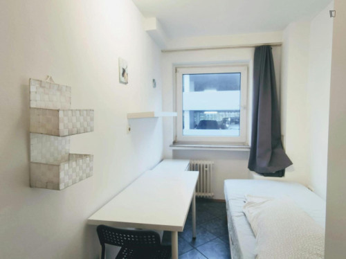 Snug single bedroom in central City-Ost