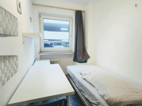 Snug single bedroom in central City-Ost