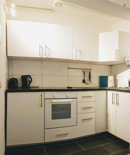 Snug single bedroom in central City-Ost