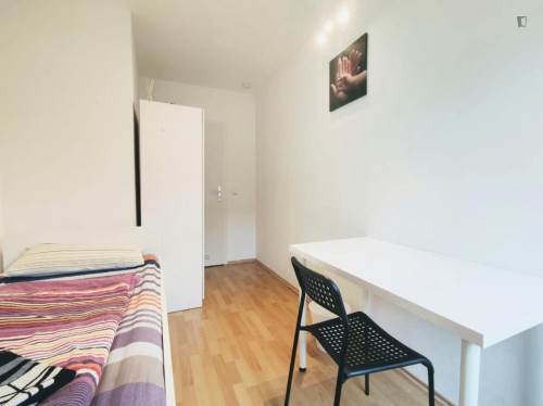 Pleasant single bedroom near the Ostentor metro