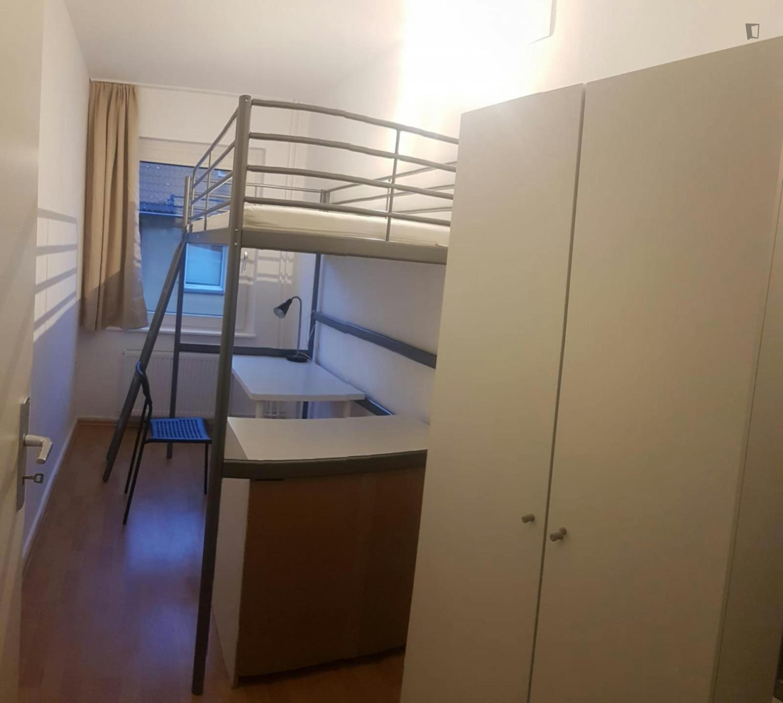Snug Single Bedroom Near The Ostentor Metro - 1