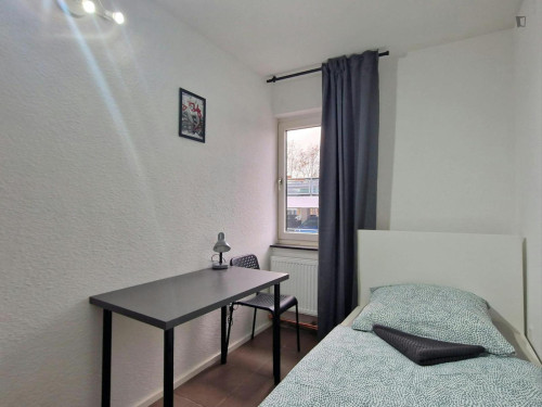 Inviting single bedroom in City-Ost