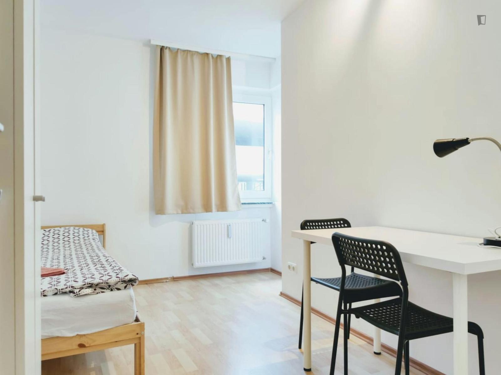  Single Bedroom In Central City-Ost  -  Single bedroom in central City-Ost  - Gallery -  1