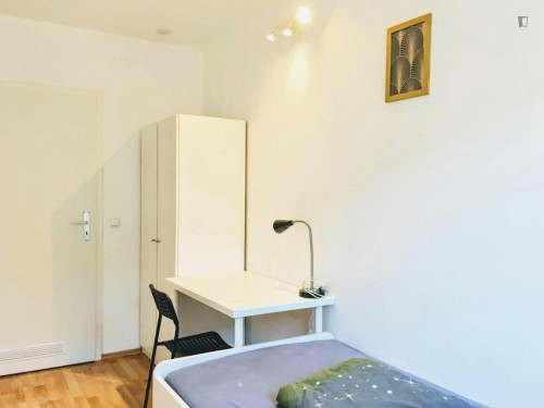 Very neat single bedroom near the Ostentor metro