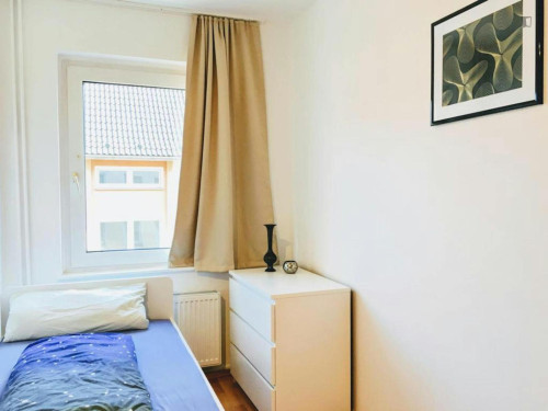 Very neat single bedroom near the Ostentor metro