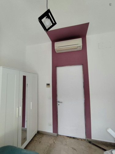 Cozy single bedroom with balcony in central Bologna - Gallery - 6
