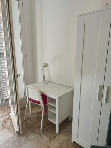 Cozy single bedroom with balcony in central Bologna - Gallery - 5