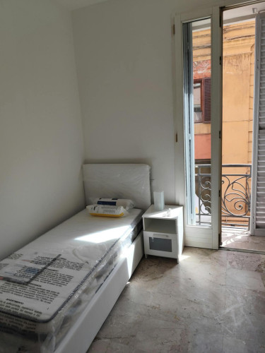 Cozy single bedroom with balcony in central Bologna - Gallery - 2
